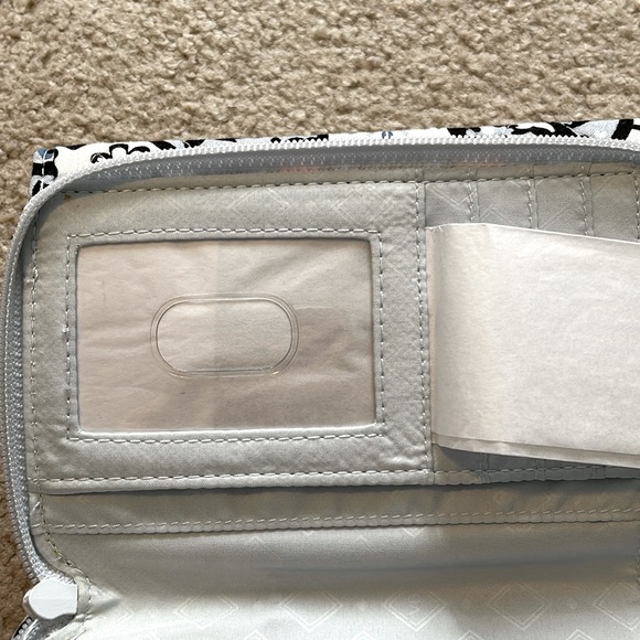 Vera Bradley 3-in-1 crossbody Lisbon Medallion - Picture 8 of 10